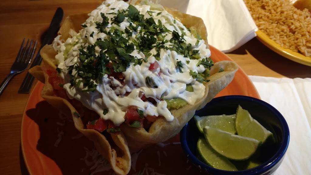Sharkys Cantina | restaurant | 266 Upper Main St, Edgartown, MA 02539, USA | 5086276565 OR +1 508-627-6565