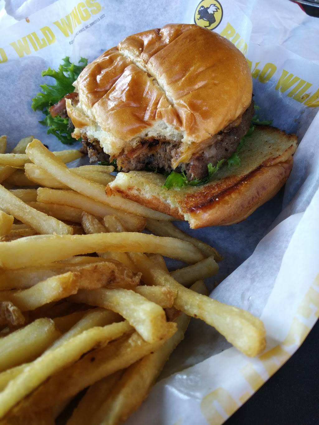 Buffalo Wild Wings | restaurant | 8870 E Indian Bend Rd, Scottsdale, AZ 85250, USA | 4802788791 OR +1 480-278-8791