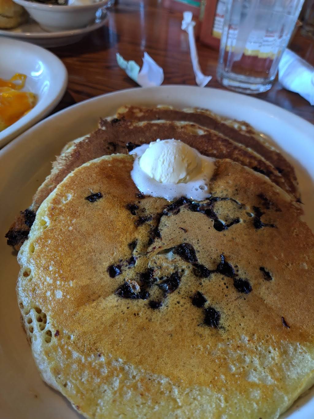 Cracker Barrel Old Country Store | restaurant | 730 N Lyford Rd, Rockford, IL 61107, USA | 8152261944 OR +1 815-226-1944