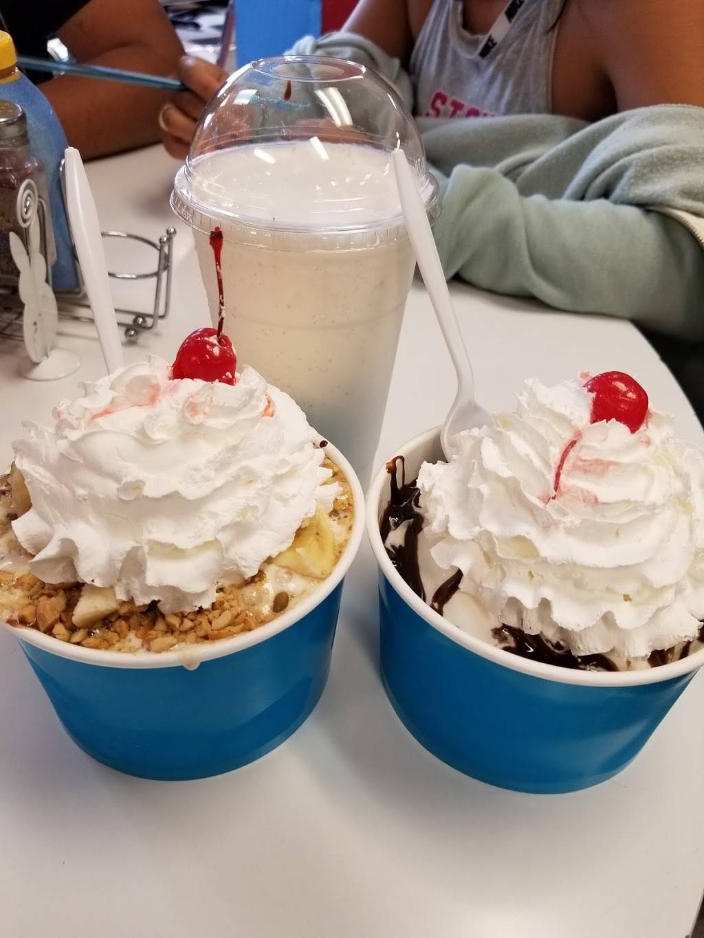 Pine Cone, Too | restaurant | 980 Radio Rd, Little Egg Harbor Township, NJ 08087, USA | 6092963200 OR +1 609-296-3200