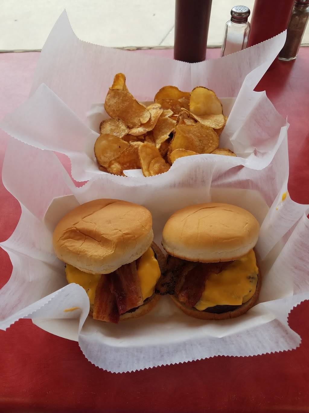 Smokin Bar-B-Que | restaurant | 200 E 5th St, Dayton, OH 45402, USA | 9375869790 OR +1 937-586-9790