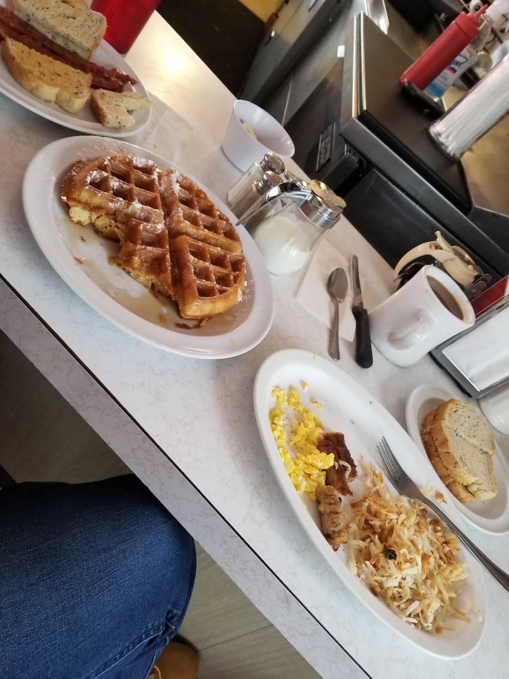 Charlie’s Dog House Diner | restaurant | 2102 Brookpark Rd, Cleveland, OH 44134, USA | 2166614873 OR +1 216-661-4873