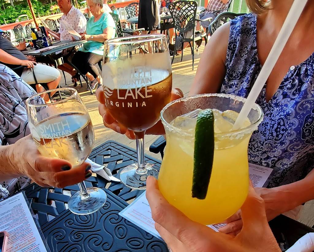 Jakes Place | restaurant | 1041 Harbour Inn Lane, Moneta, VA 24121, USA | 5402974732 OR +1 540-297-4732