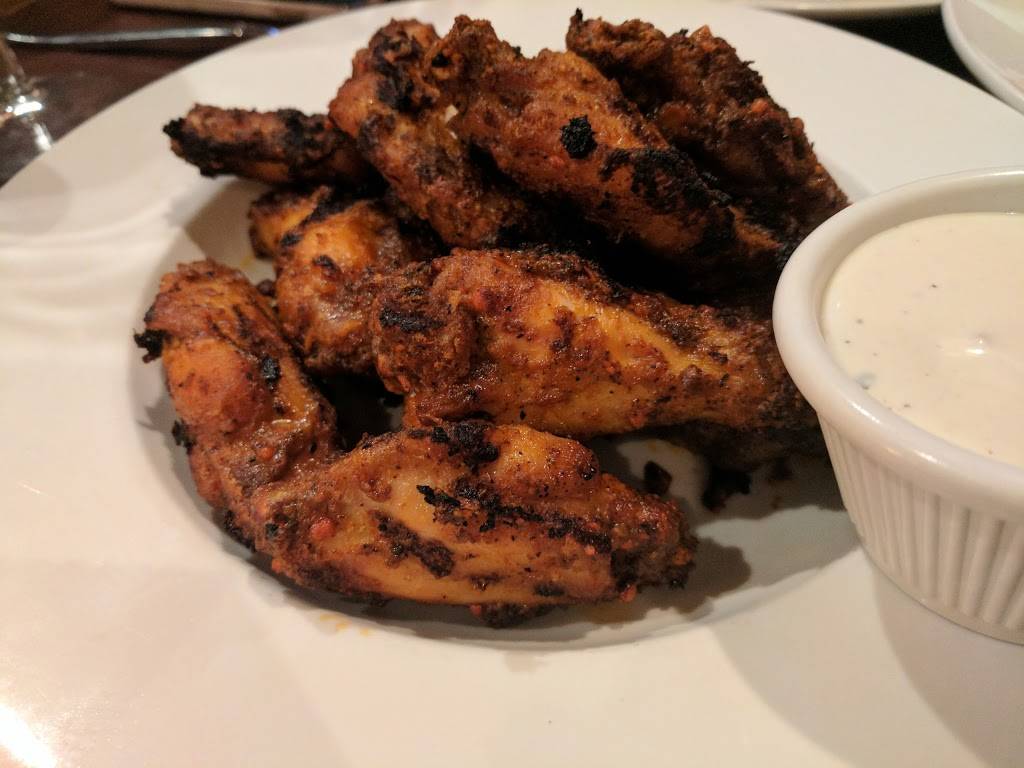 Divino Wine & Dine | restaurant | 2315 N Murray Ave, Milwaukee, WI 53202, USA | 4142122222 OR +1 414-212-2222