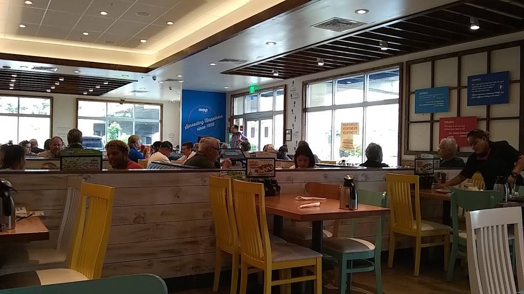 IHOP | restaurant | 3269 Koapaka St, Honolulu, HI 96819, USA | 8084921321 OR +1 808-492-1321