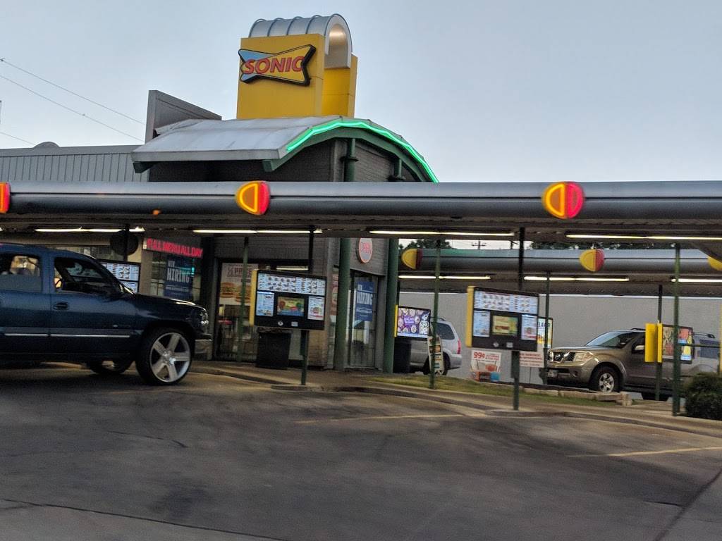 Sonic Drive-In | restaurant | 2632 S Lamar Blvd, Austin, TX 78704, USA | 5124414113 OR +1 512-441-4113