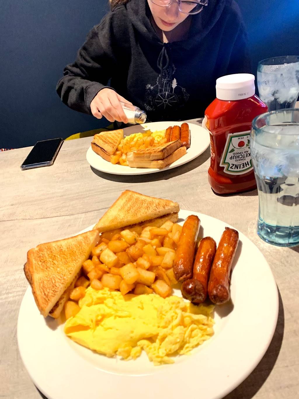 Broadway Bar & Grill | restaurant | 1615 Orléans Blvd, Orléans, ON K1C 7E2, Canada | 6138303314 OR +1 613-830-3314