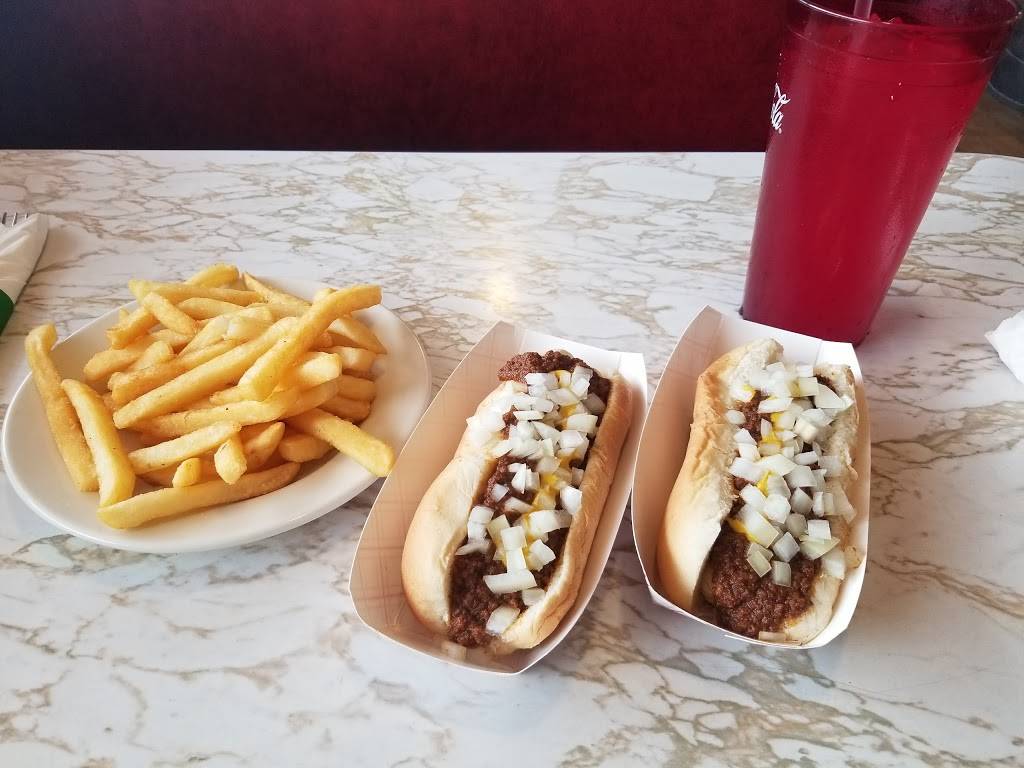 Gus Red Hots | restaurant | 5 Commodore Thomas MacDonough Hwy, Plattsburgh, NY 12901, USA | 5185613711 OR +1 518-561-3711