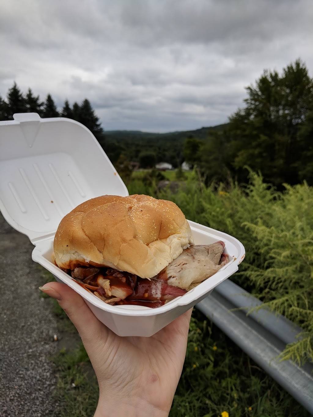 Gios BBQ | restaurant | 2829 Woodland Bigler Hwy, Woodland, PA 16881, USA | 8148577714 OR +1 814-857-7714