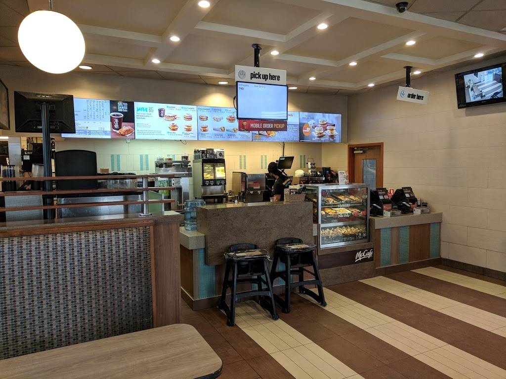 McDonalds | cafe | 40 Sportsworld Dr, Kitchener, ON N2P 2J1, Canada | 5196531901 OR +1 519-653-1901