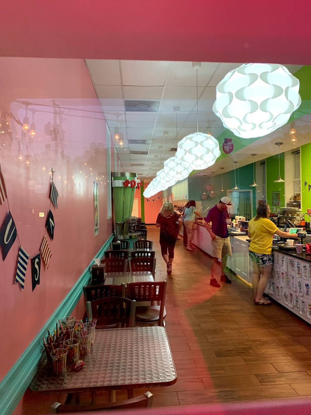 SweetFrog | restaurant | 210 England St, Ashland, VA 23005, USA | 8044966915 OR +1 804-496-6915