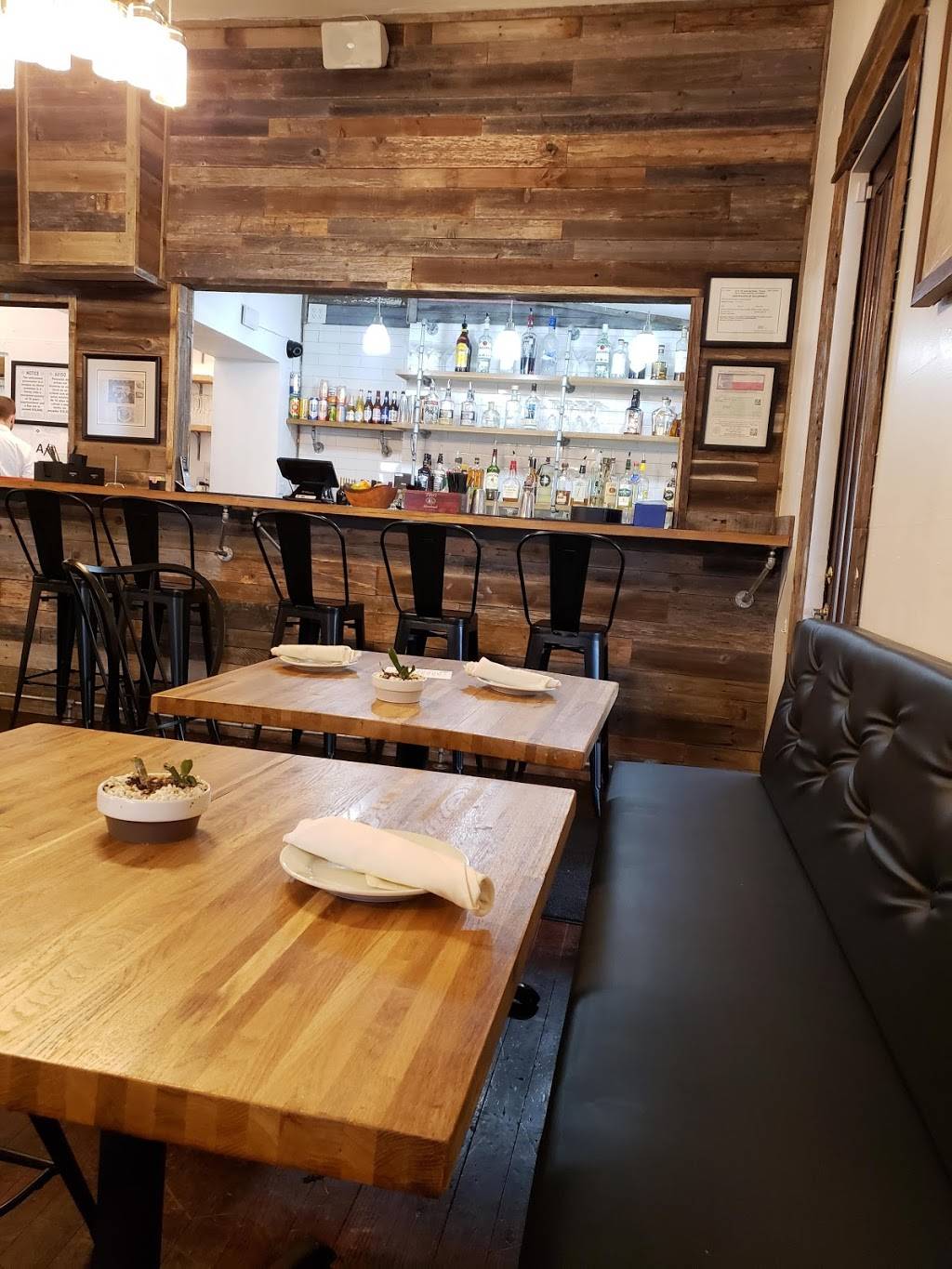 Eastside Kitchenette | restaurant | 2119 I-35 Frontage Rd, San Antonio, TX 78208, USA | 2105072568 OR +1 210-507-2568