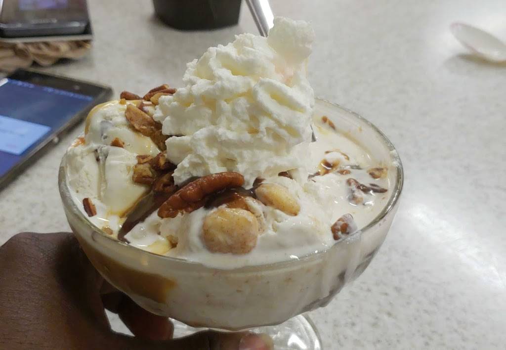 Oberweis Ice Cream and Dairy Store | restaurant | 5572 Grand Ave Suite 1, Gurnee, IL 60031, USA | 8474063000 OR +1 847-406-3000