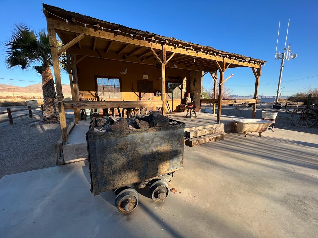 Crowbar Cafe & Saloon | cafe | Old State Hwy 127, Shoshone, CA 92384, USA | 7608524123 OR +1 760-852-4123