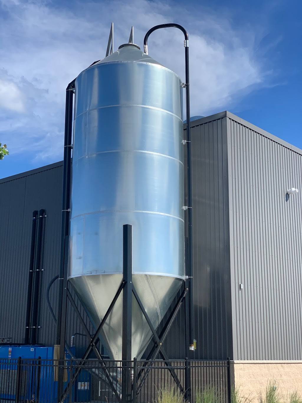 Hop Haus Brewing Company | restaurant | 2975 Sub-Zero Pkwy, Fitchburg, WI 53719, USA | 6084971133 OR +1 608-497-1133