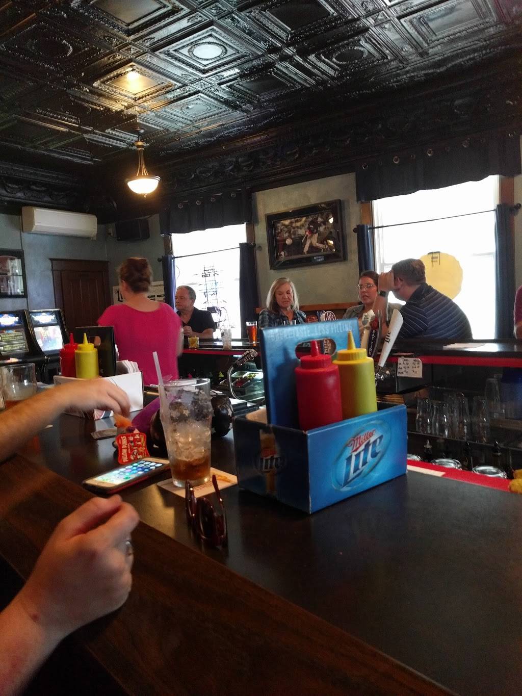 Bummys Haus | restaurant | 1209 Millersville Ave, Howards Grove, WI 53083, USA | 9205652623 OR +1 920-565-2623