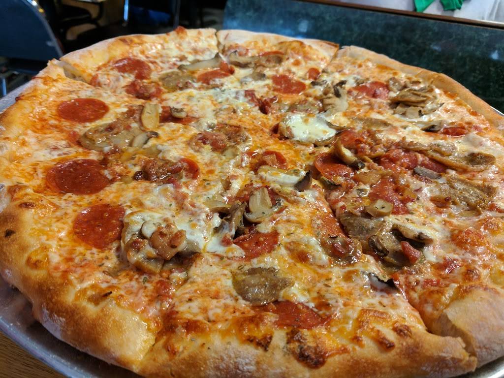 Franks Pizza | restaurant | 390 Tanyard Rd, Rocky Mount, VA 24151, USA | 5404837464 OR +1 540-483-7464