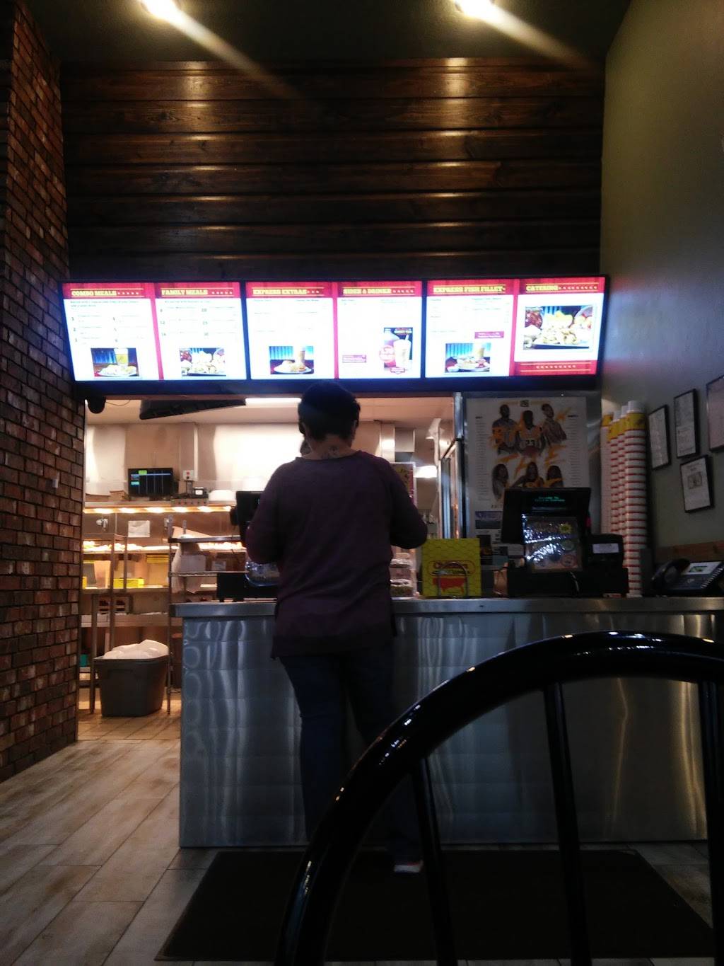 Chicken Express | restaurant | 4712 NW Cache Rd, Lawton, OK 73505, USA | 5803503124 OR +1 580-350-3124