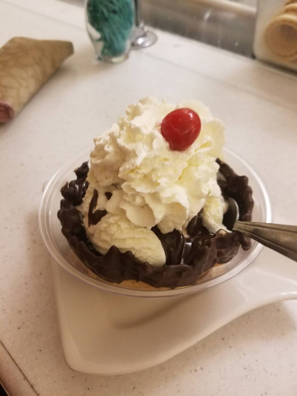 Oberweis Ice Cream and Dairy Store | restaurant | 124 N Oak Park Ave, Oak Park, IL 60301, USA | 7086601350 OR +1 708-660-1350