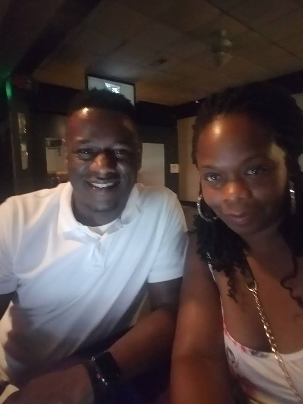 Qs Bar & Grill | night club | 815 19th St Ensley, Birmingham, AL 35218, USA | 2057819494 OR +1 205-781-9494