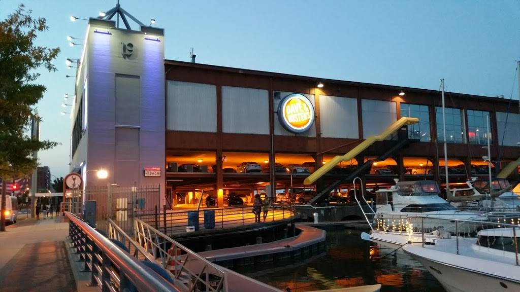 Dave & Busters | restaurant | 325 N Christopher Columbus Blvd, Philadelphia, PA 19106, USA | 2154131951 OR +1 215-413-1951