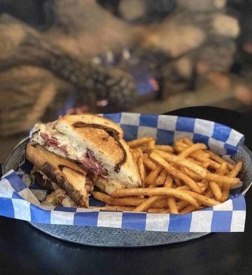 The Gym Of Marshall | restaurant | 900 Clarice Ave, Marshall, MN 56258, USA | 5075327200 OR +1 507-532-7200