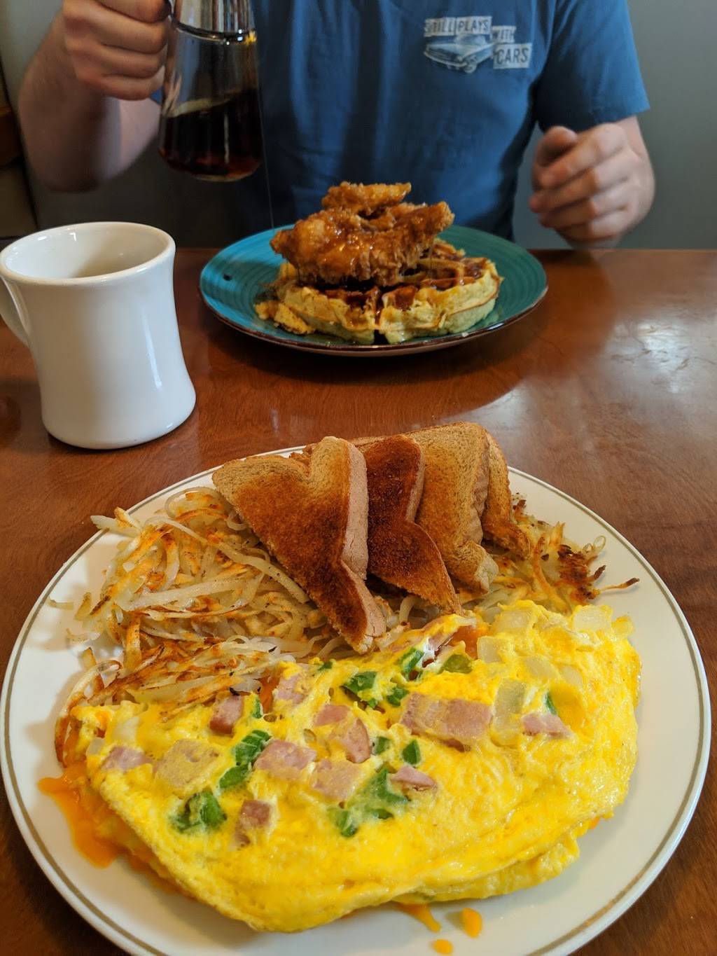 B Town Diner | restaurant | 211 N Walnut St, Bloomington, IN 47404, USA | 8128220300 OR +1 812-822-0300