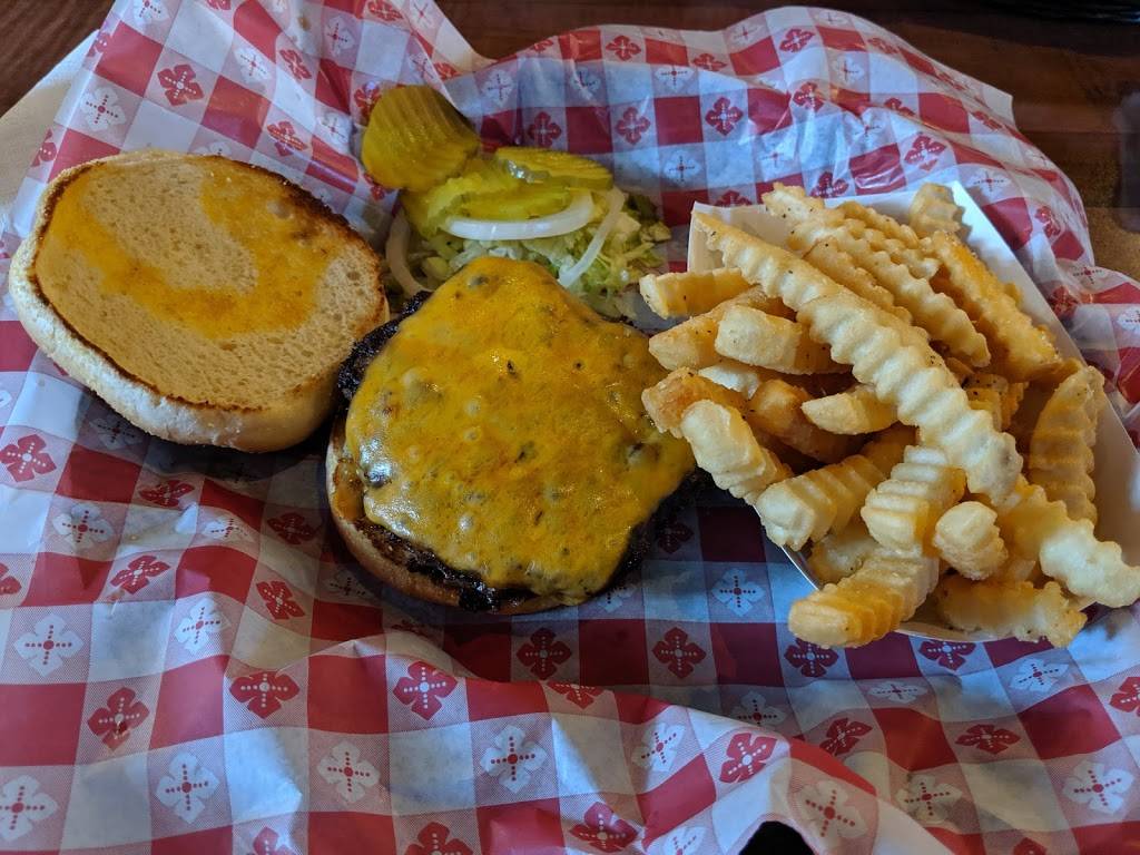 The Watering Hole East | restaurant | 8300 Northwoods Dr, Lincoln, NE 68505, USA | 4024888300 OR +1 402-488-8300