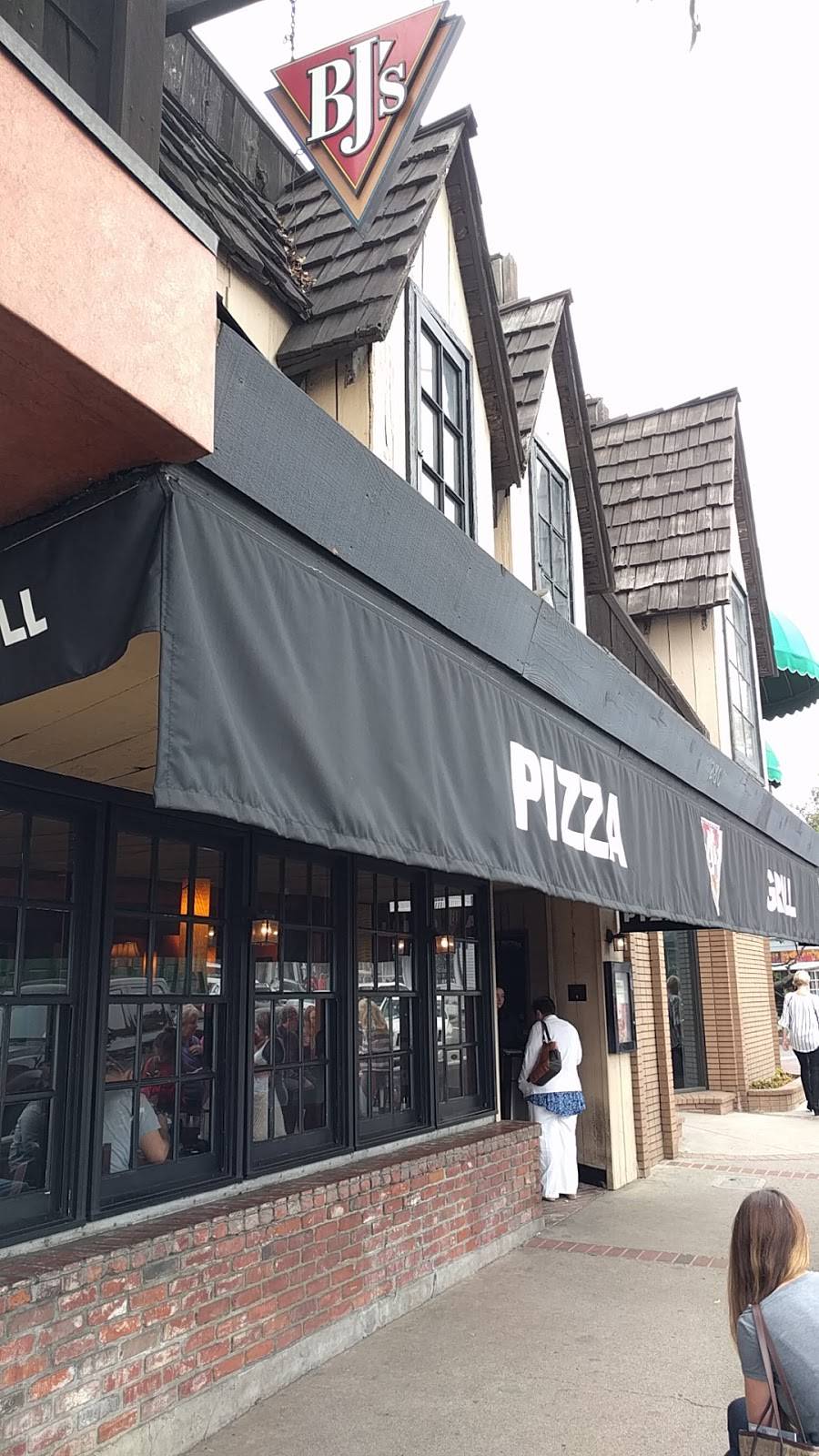 BJs Restaurant & Brewhouse | restaurant | 280 S Coast Hwy, Laguna Beach, CA 92651, USA | 9494943802 OR +1 949-494-3802