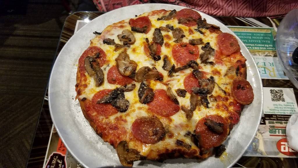 Dinos Sports Lounge | restaurant | 1020 Towne Square Dr, Greensburg, PA 15601, USA | 7246910182 OR +1 724-691-0182