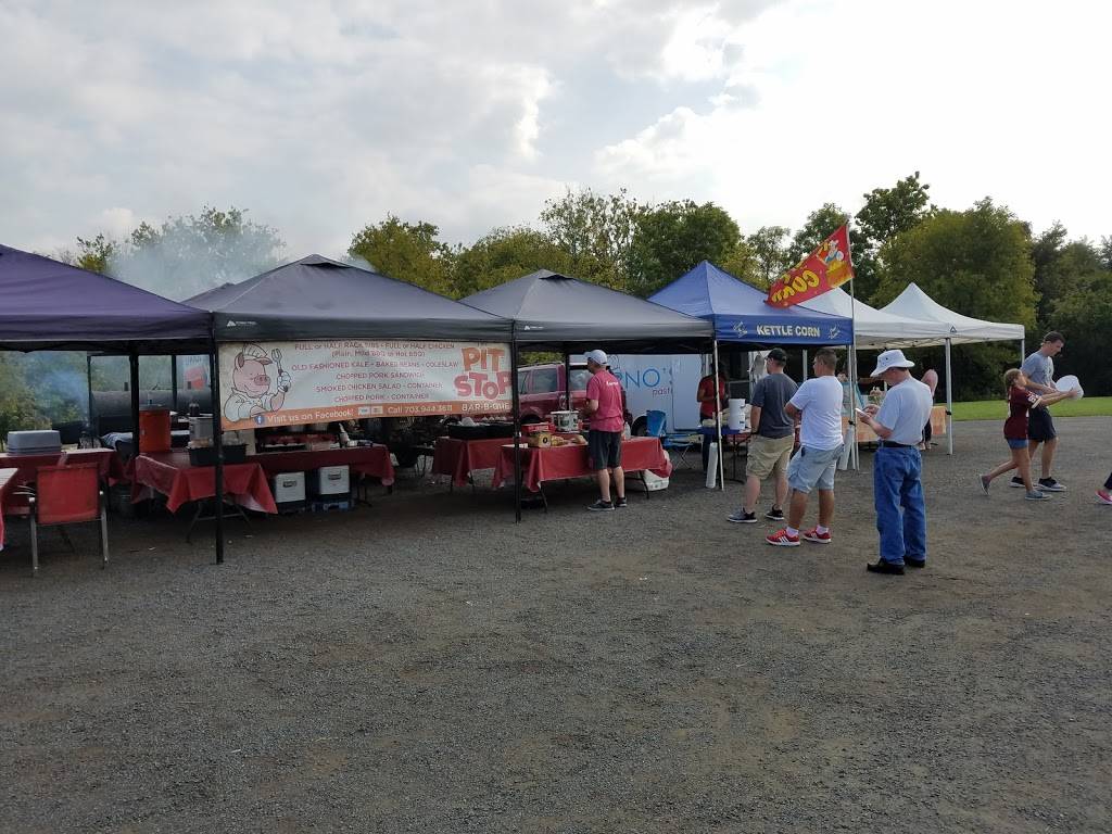 The Pit Stop Barbecue | restaurant | 50 US-15, Aldie, VA 20105, USA | 7039443611 OR +1 703-944-3611