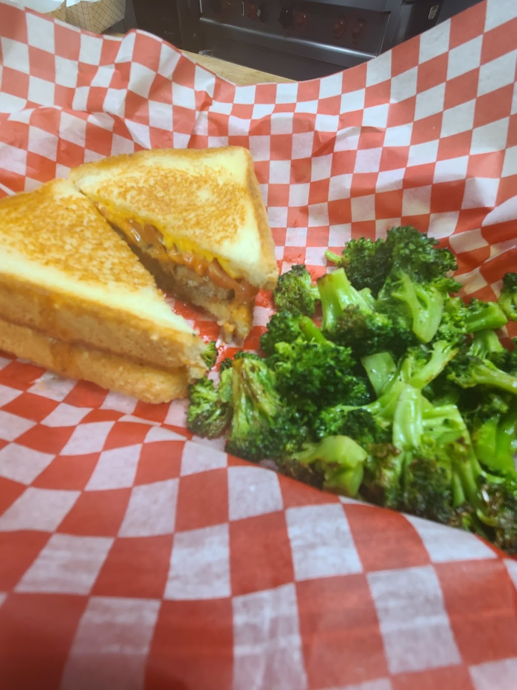 Mimis Diner | restaurant | 239 N Main St, Freeman, SD 57029, USA | 6059254454 OR +1 605-925-4454