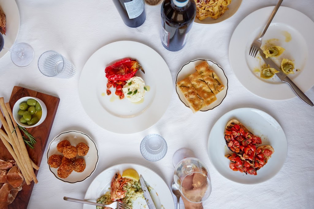 Gia | restaurant | 5555 Xerxes Ave S, Minneapolis, MN 55410, USA | 6122747163 OR +1 612-274-7163