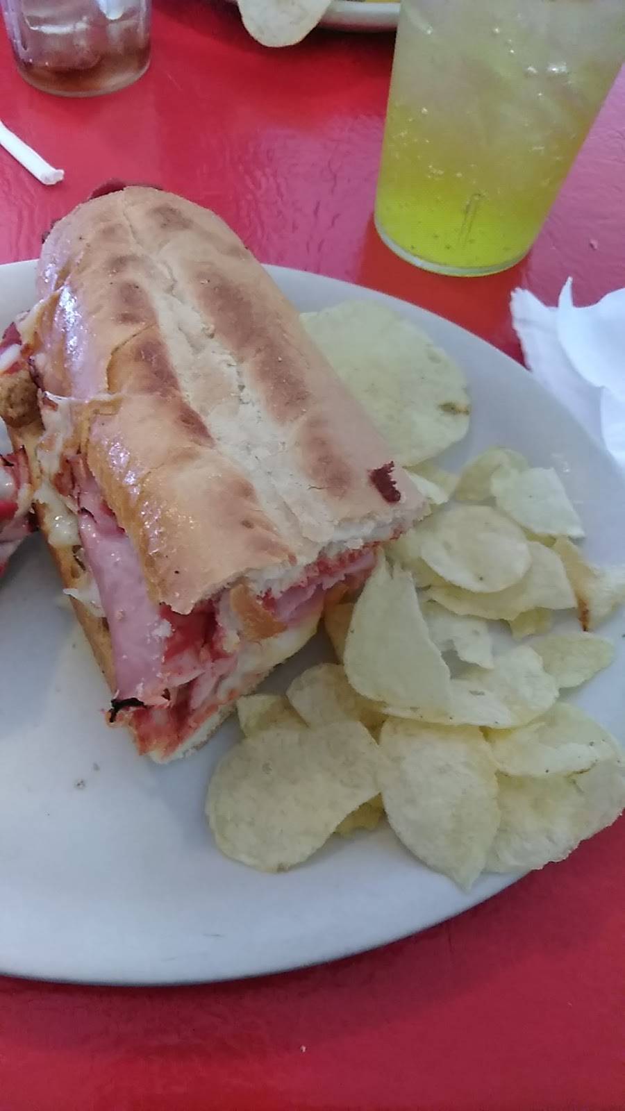 Deanos Diner LLC | restaurant | 202 W State St, Ashley, IN 46705, USA | 2605873931 OR +1 260-587-3931