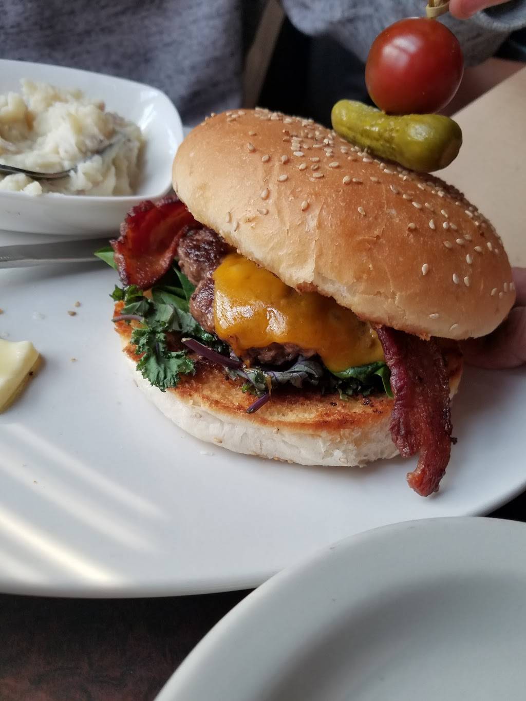 ABravo Bistro & Wine Bar | restaurant | 2069 Central Ct # 77, Green Bay, WI 54311, USA | 9204327286 OR +1 920-432-7286