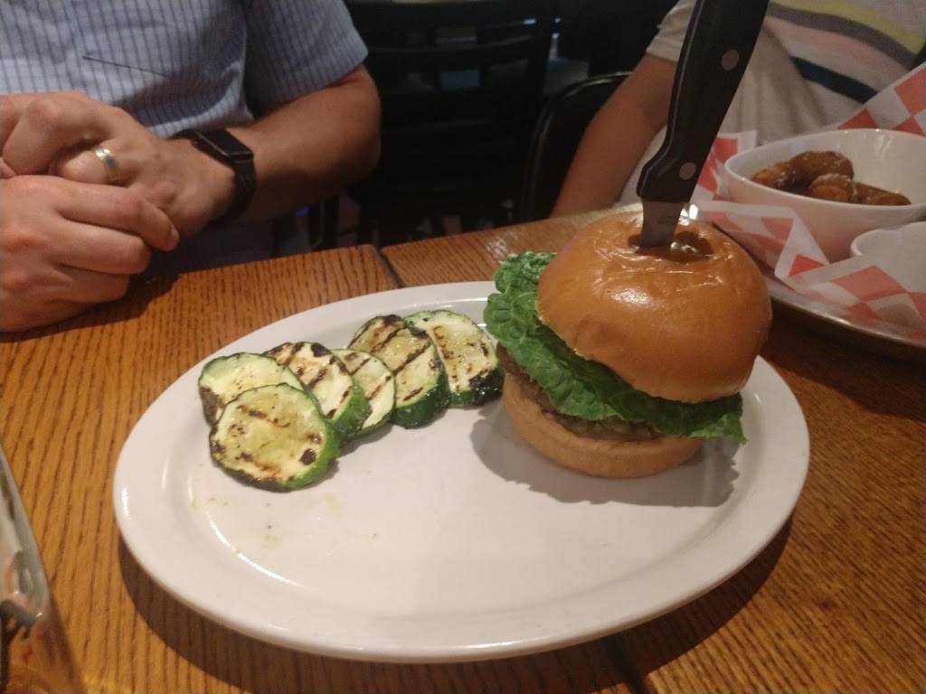 Hanks Honky Tonk | restaurant | 2341 Memorial Blvd, Murfreesboro, TN 37129, USA | 6154107747 OR +1 615-410-7747