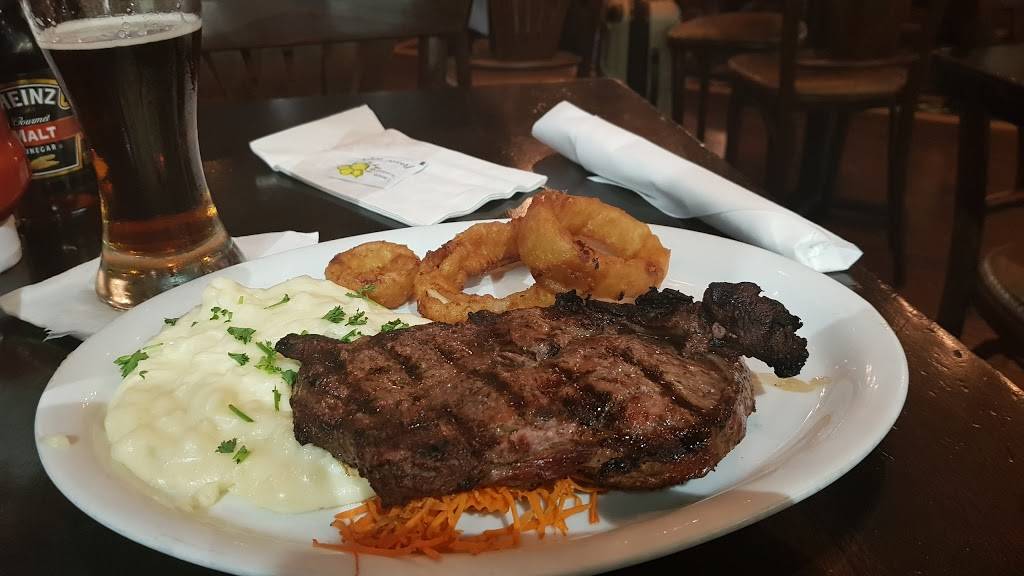 The Clover Irish Pub | restaurant | 2100 NW 42nd Ave, Miami, FL 33126, USA | 3058760469 OR +1 305-876-0469