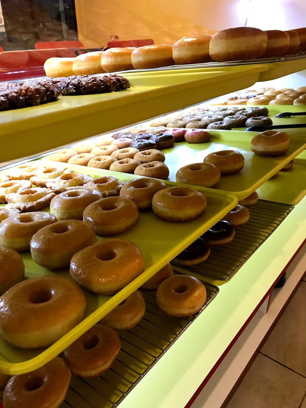 Snowflake donuts | restaurant | 7010 Woodridge Dr, Houston, TX 77087, USA | 8327425578 OR +1 832-742-5578