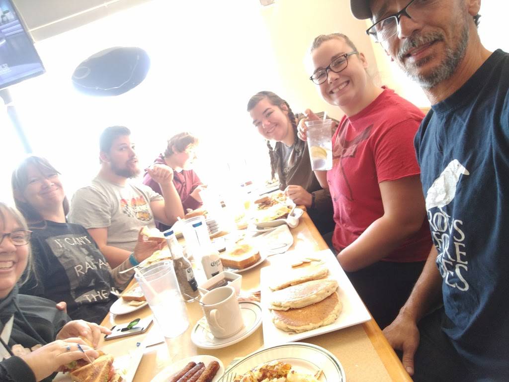 Country House Restaurant | restaurant | 194 E Main St, Braidwood, IL 60408, USA | 8153906100 OR +1 815-390-6100