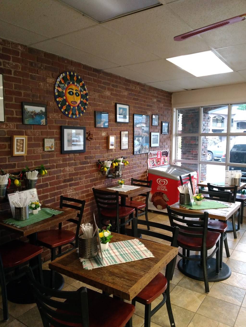 Romanos Pizzeria | restaurant | 8 Bessom St, Marblehead, MA 01945, USA | 7816318333 OR +1 781-631-8333