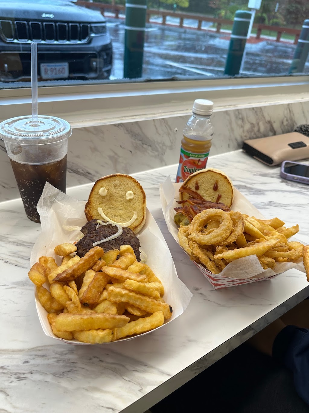 Murphy’s Eats & Treats | restaurant | 911 Edgell Rd, Framingham, MA 01701, USA | 5084347744 OR +1 508-434-7744