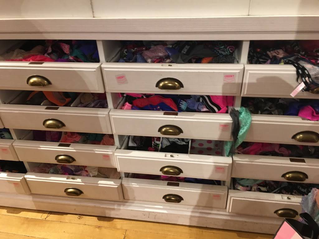 Powell Street Plaza | shopping mall | 5701-5795 Christie Ave, Emeryville, CA 94608, USA | 9252791800 OR +1 925-279-1800