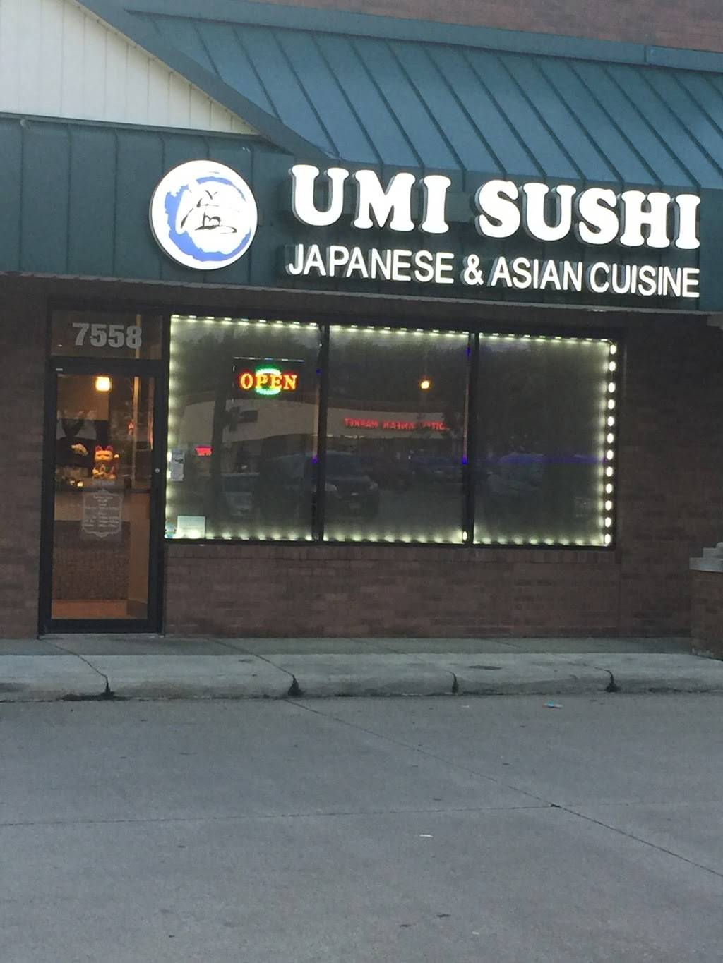 Umi Sushi | restaurant | 7558 Pearl Rd, Middleburg Heights, OH 44130, USA | 4402342888 OR +1 440-234-2888