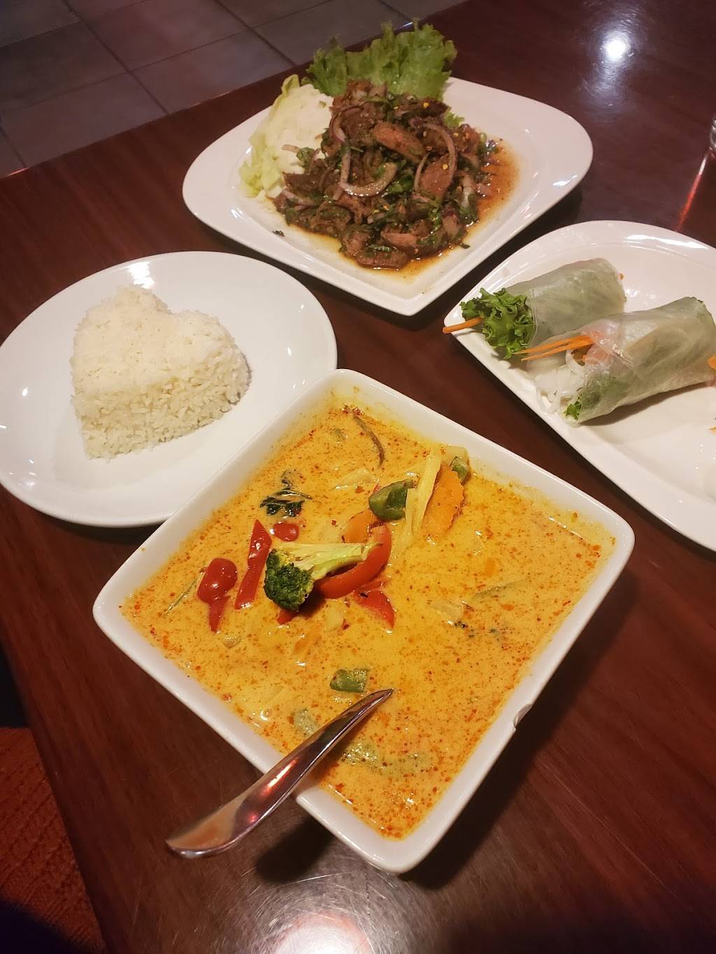 Salween Thai | restaurant | 1102 NW Radial Hwy, Omaha, NE 68132, USA | 4028845375 OR +1 402-884-5375