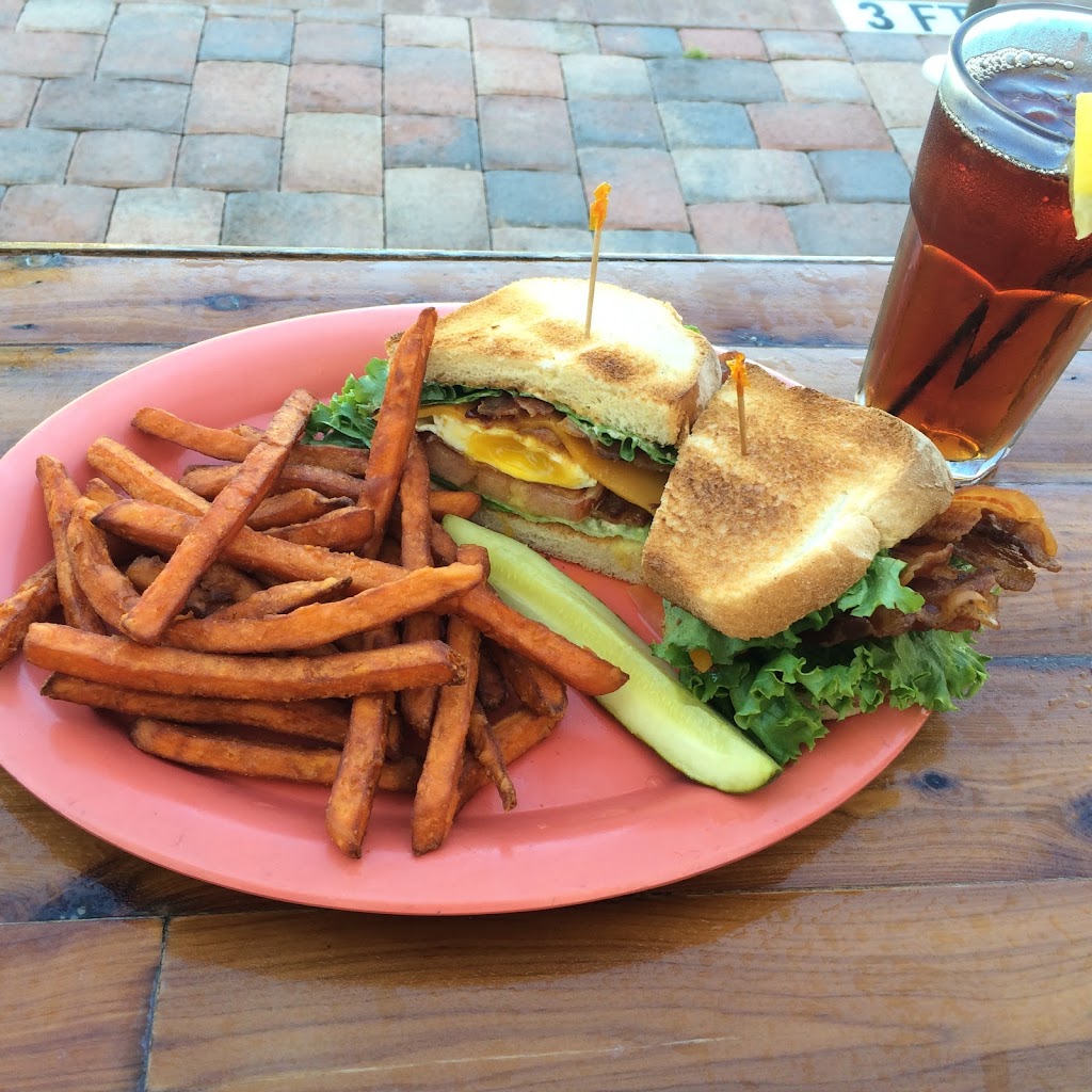 Wahoos River Bar and Grill | restaurant | 475 North Rd, Naples, FL 34104, USA | 2392131441 OR +1 239-213-1441