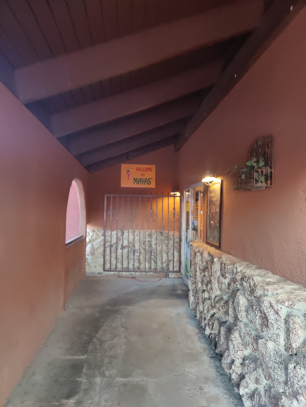 Mayas Restaurant & Sports Cantina | restaurant | 621 W Riverside Dr, Parker, AZ 85344, USA | 9285754949 OR +1 928-575-4949