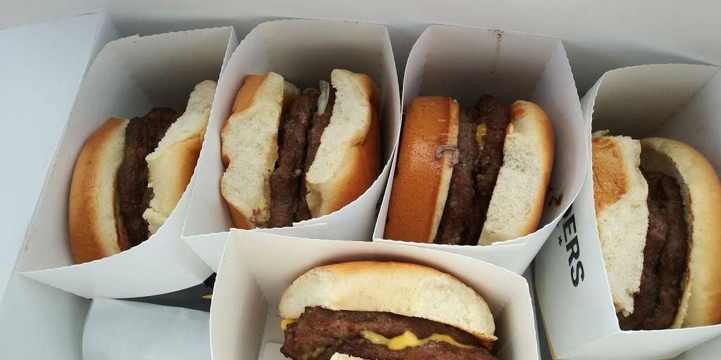 Hardees | restaurant | 2695 Gilchrist Rd, Akron, OH 44305, USA | 3307984080 OR +1 330-798-4080