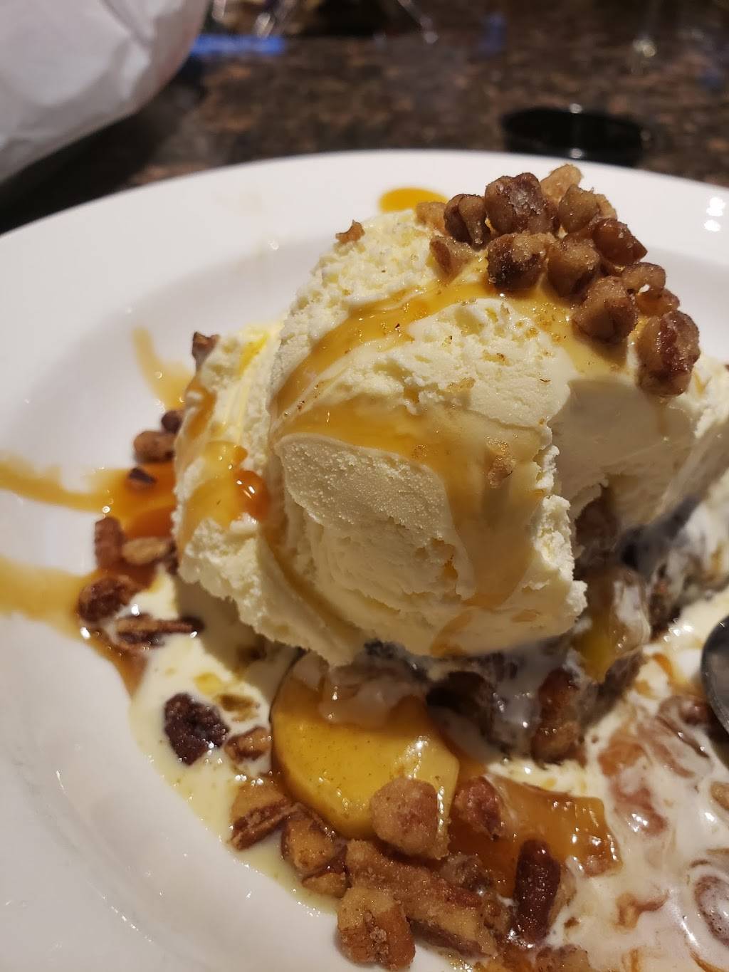 Applebees Grill + Bar | restaurant | 2111 W 8 Mile Rd, Detroit, MI 48203, USA | 3135865980 OR +1 313-586-5980