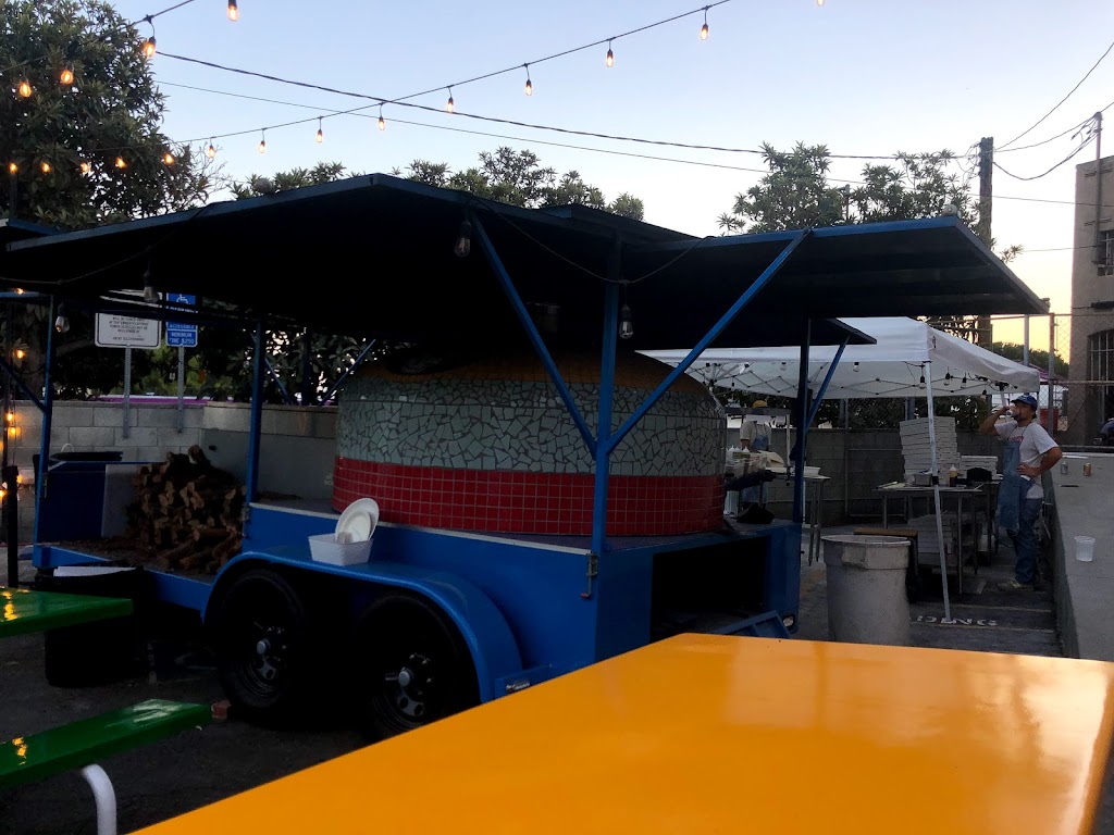 Side Pie | restaurant | 900 E Altadena Dr, Altadena, CA 91001, USA | 7077433743 OR +1 707-743-3743