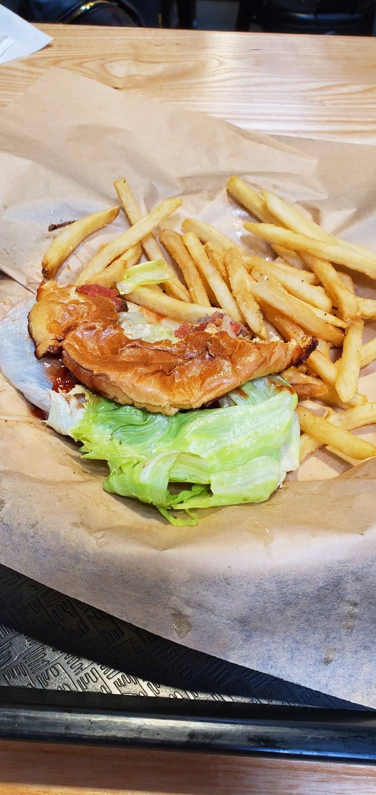 Luckys Burger & Brew Marietta | restaurant | 68 North Marietta Pkwy NW Suite 102, Marietta, GA 30060, USA | 6788100000 OR +1 678-810-0000